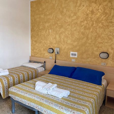 רימיני Hotel Loretta מראה חיצוני תמונה