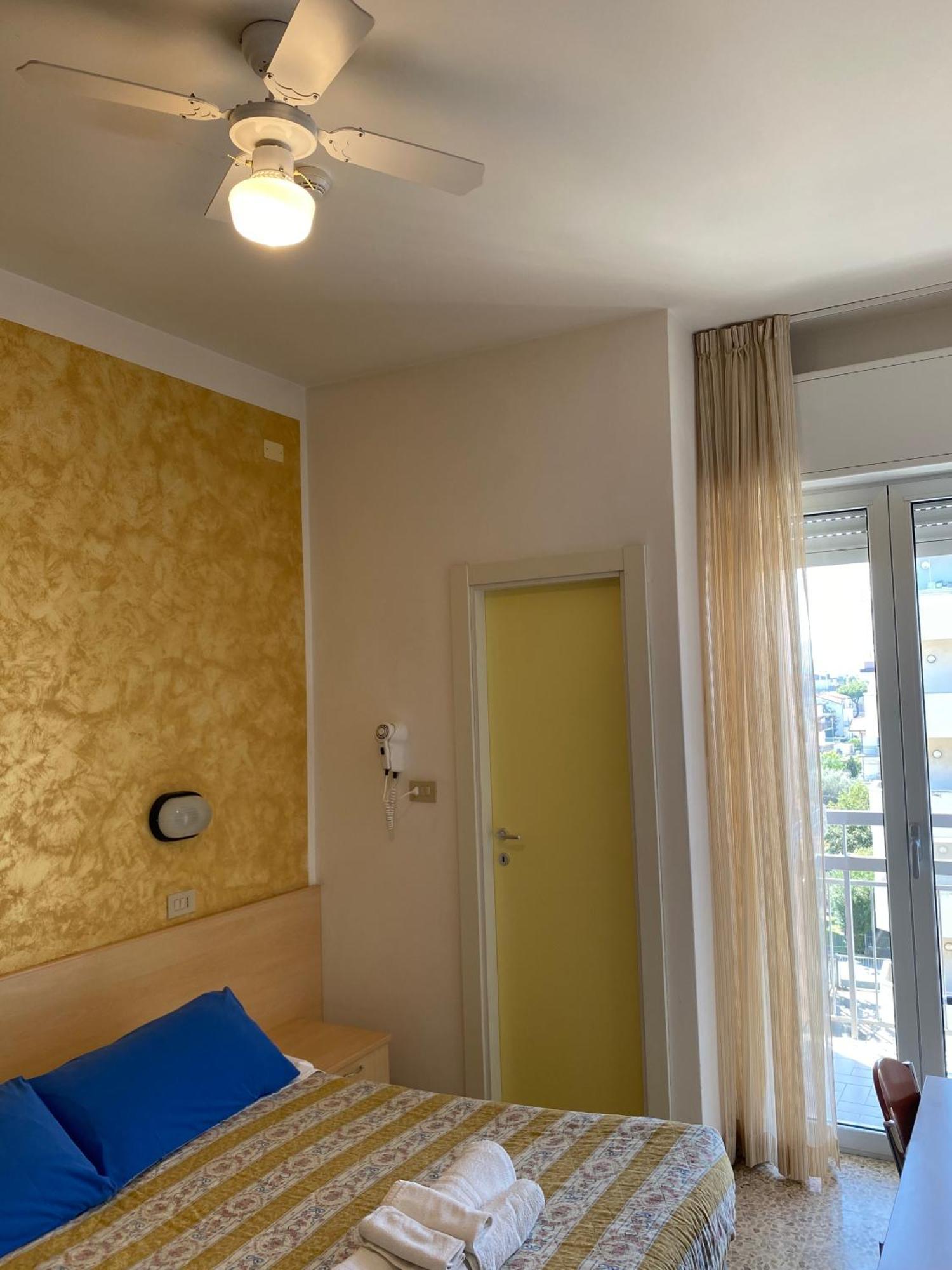 רימיני Hotel Loretta מראה חיצוני תמונה