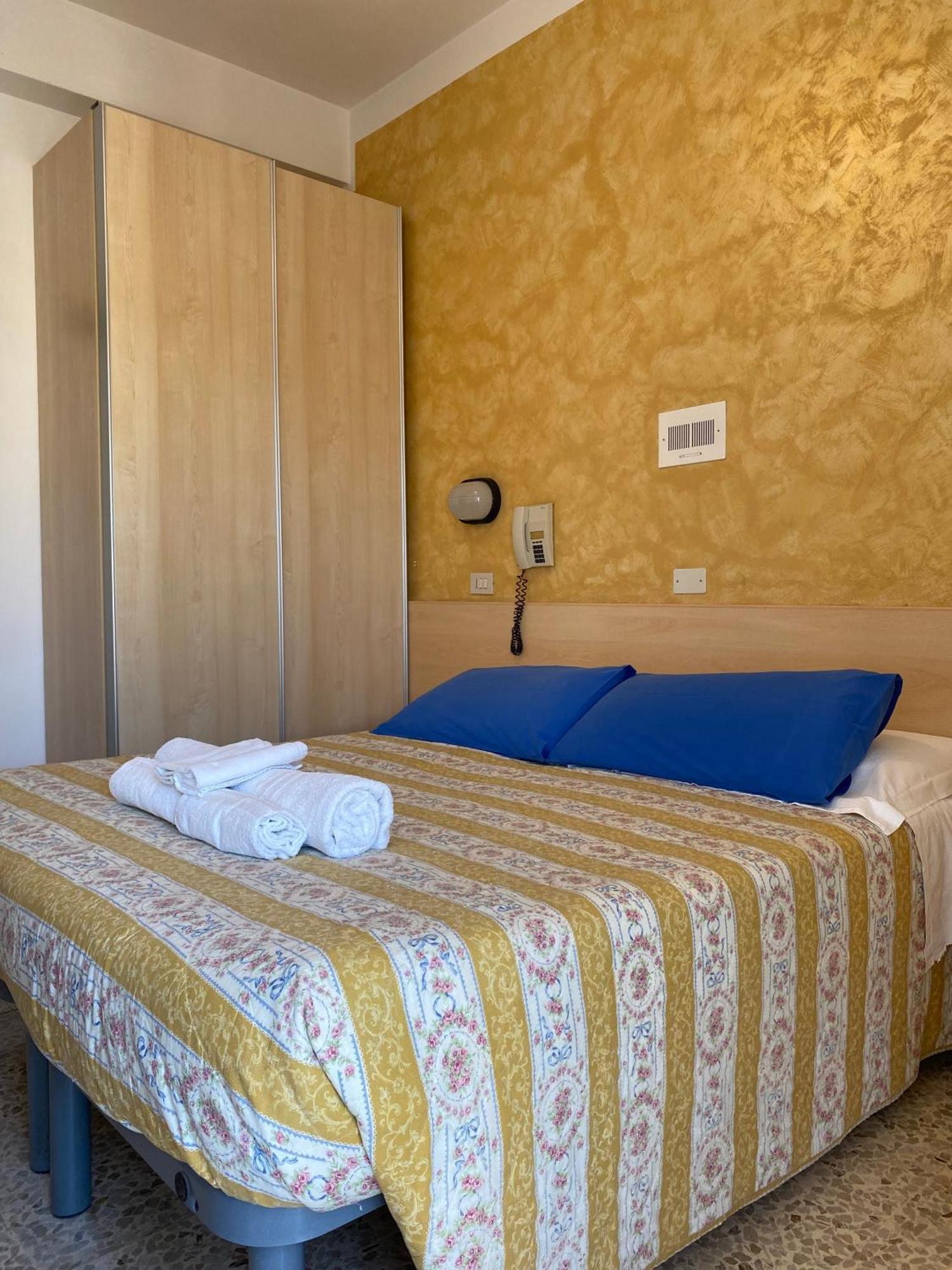 רימיני Hotel Loretta מראה חיצוני תמונה