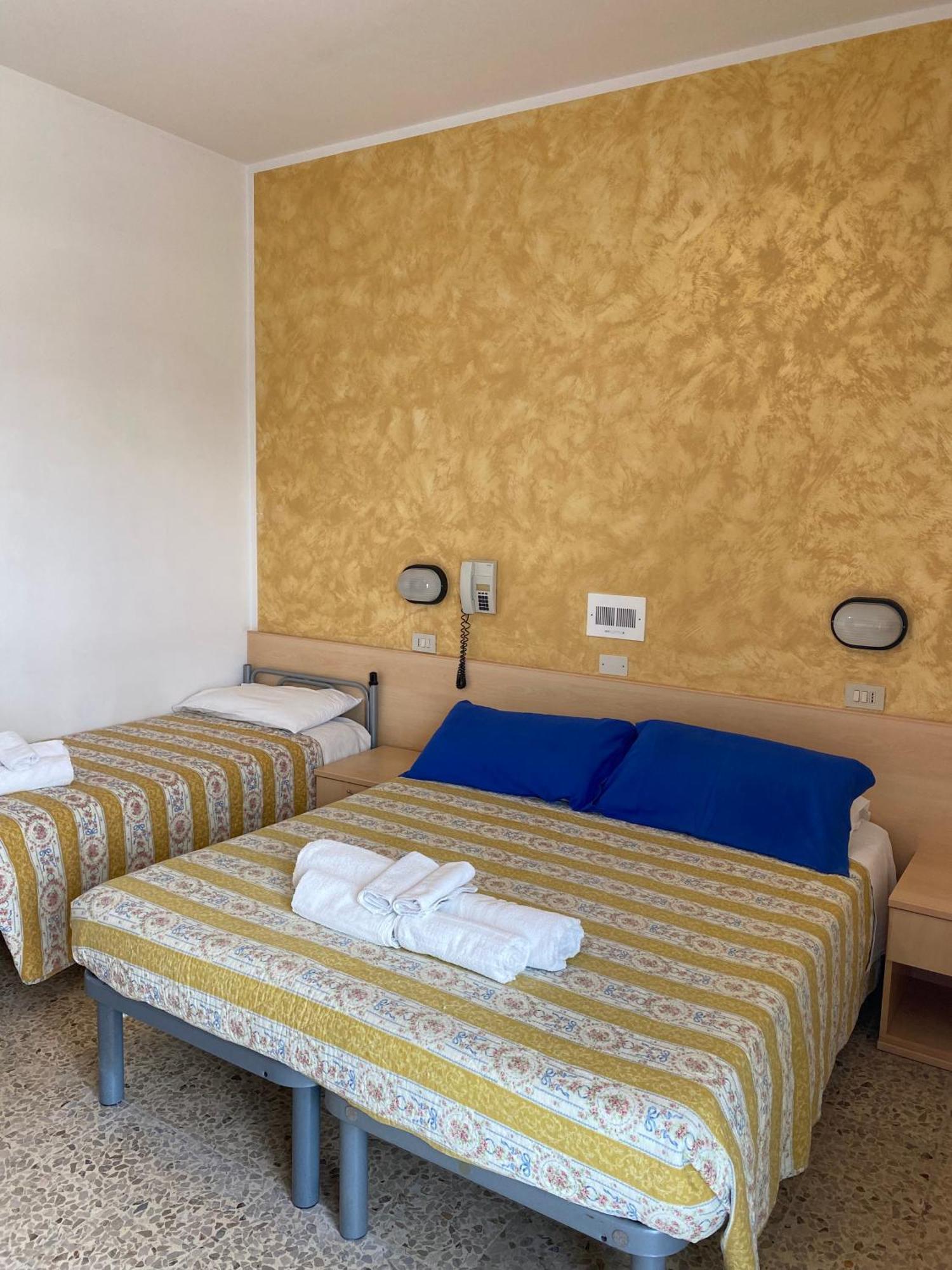 רימיני Hotel Loretta מראה חיצוני תמונה