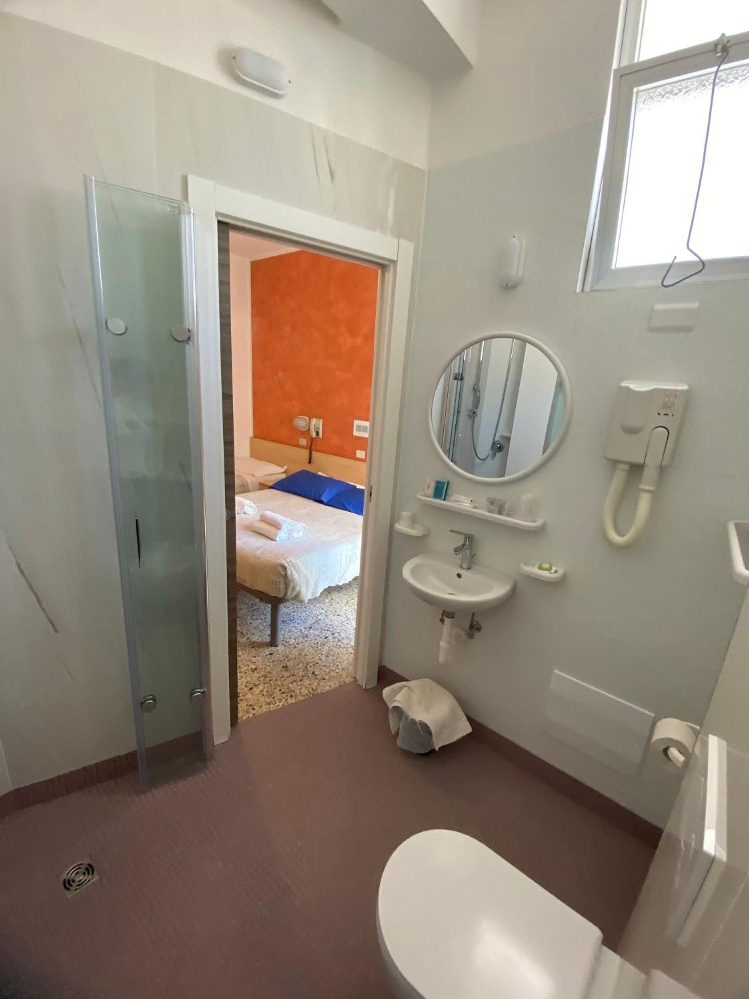 רימיני Hotel Loretta מראה חיצוני תמונה