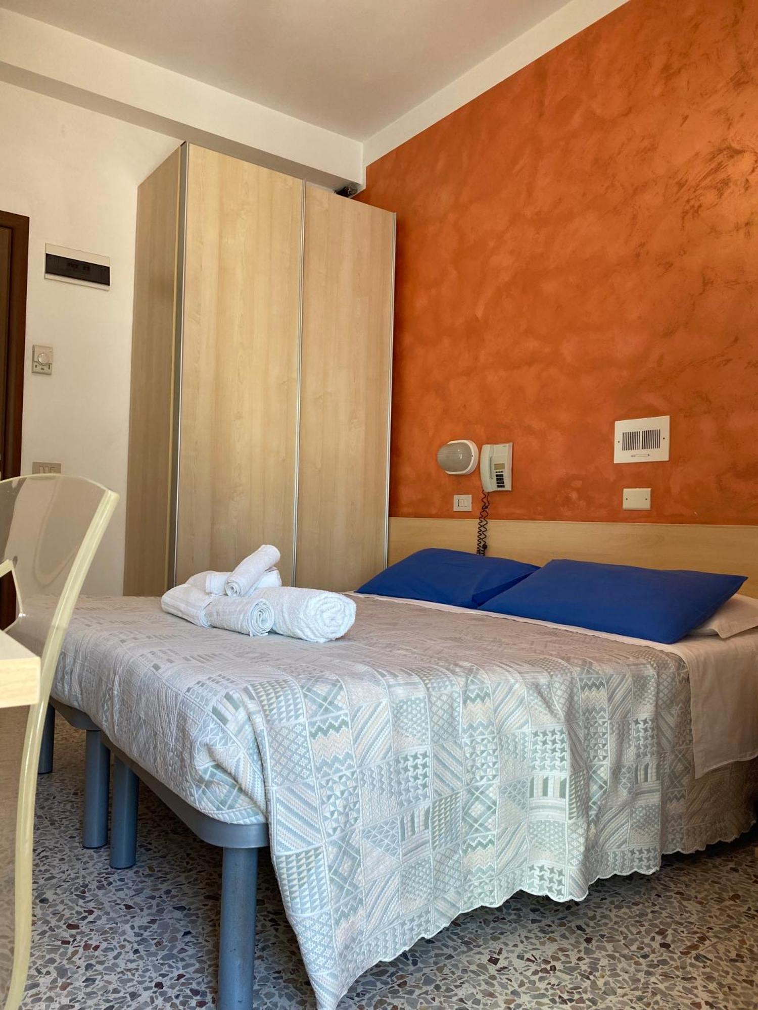 רימיני Hotel Loretta מראה חיצוני תמונה