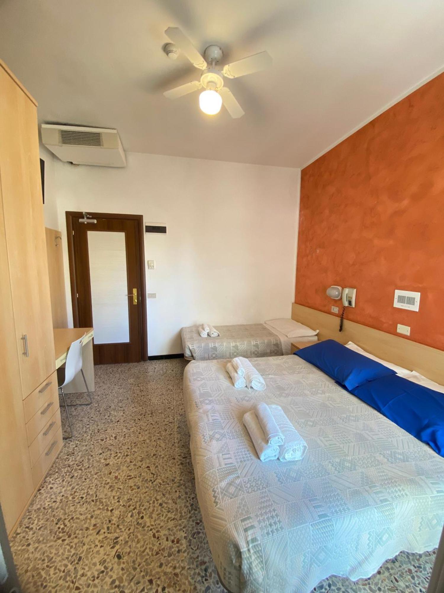 רימיני Hotel Loretta מראה חיצוני תמונה