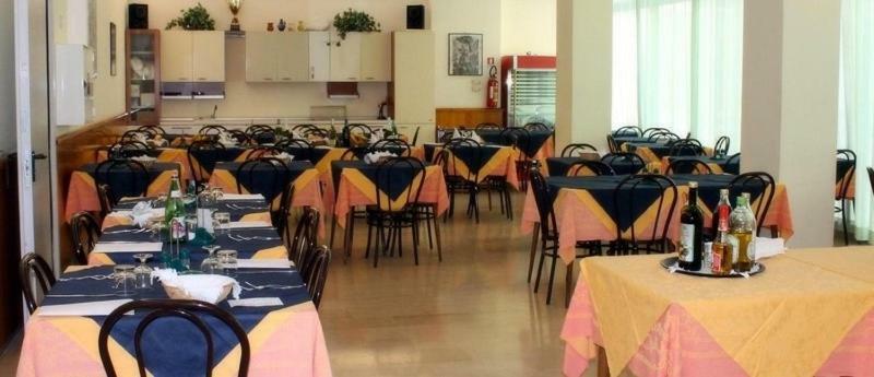 רימיני Hotel Loretta מראה חיצוני תמונה