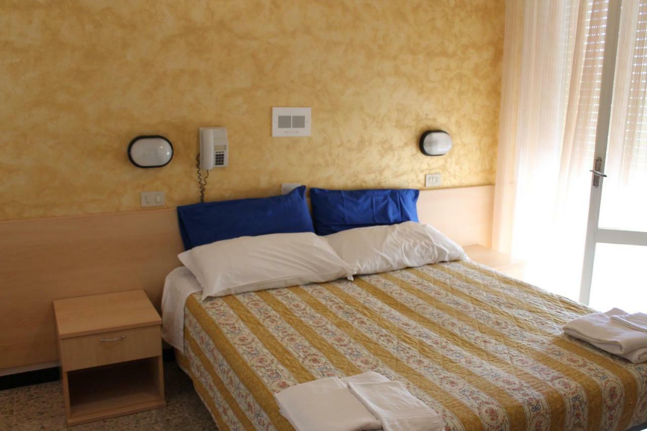 רימיני Hotel Loretta מראה חיצוני תמונה