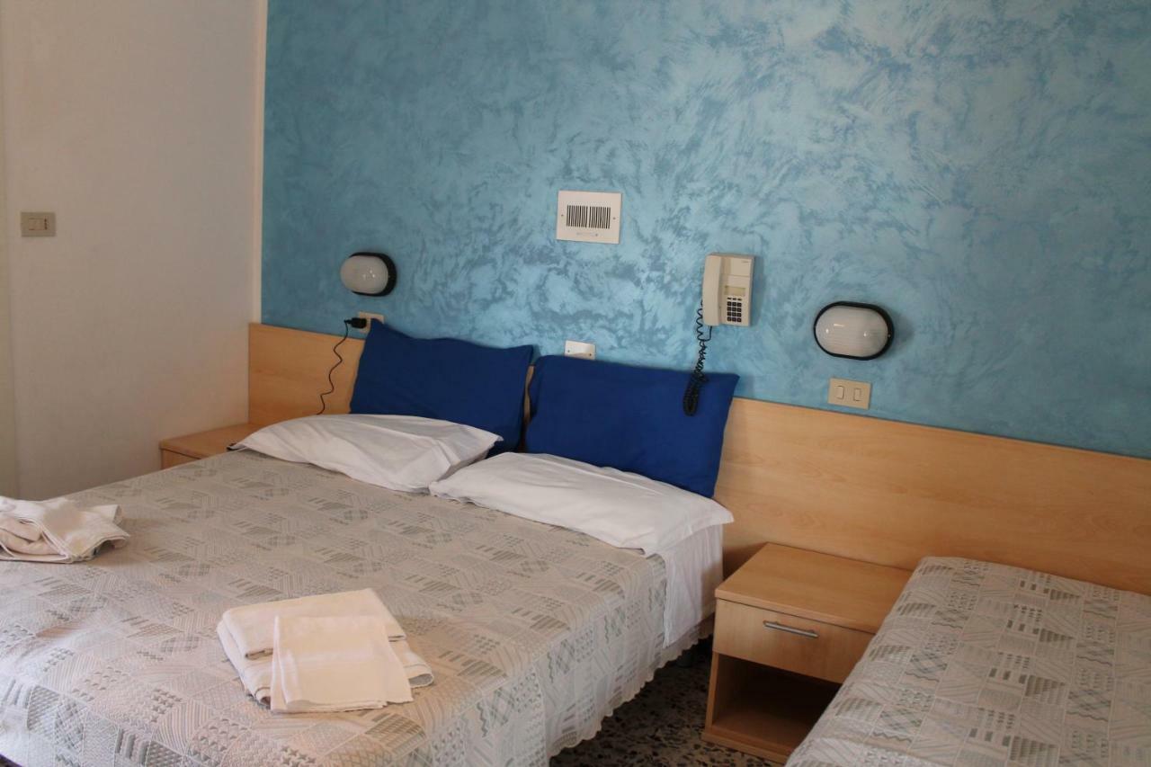 רימיני Hotel Loretta מראה חיצוני תמונה