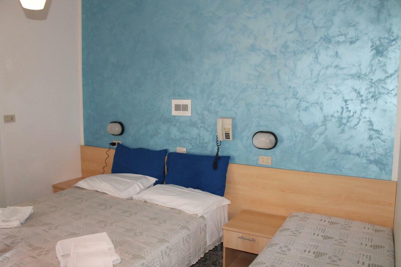 רימיני Hotel Loretta מראה חיצוני תמונה